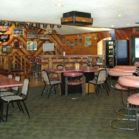 Zellar'S Village Inn Newberry Buitenkant foto