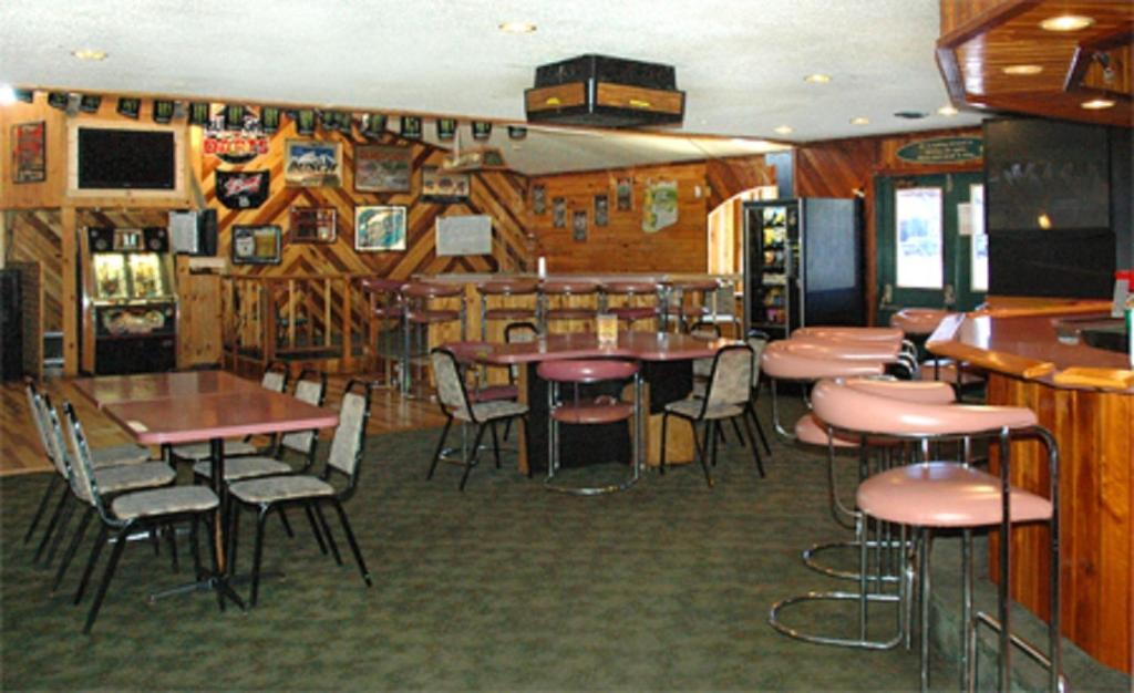 Zellar'S Village Inn Newberry Buitenkant foto